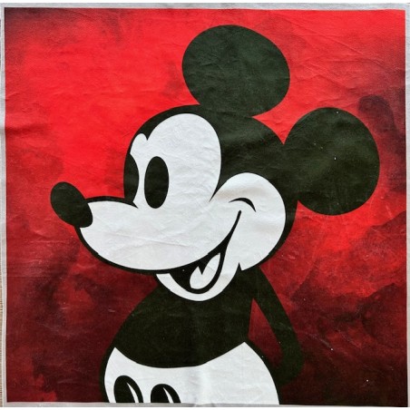 Carré velours : Mickey "Steamboat Willie" fond fouge