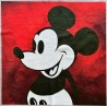 Carré velours : Mickey "Steamboat Willie" fond fouge