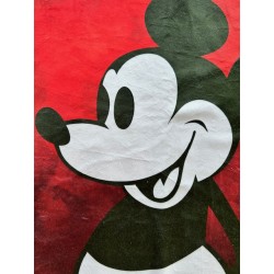 Carré velours : Mickey "Steamboat Willie" fond fouge